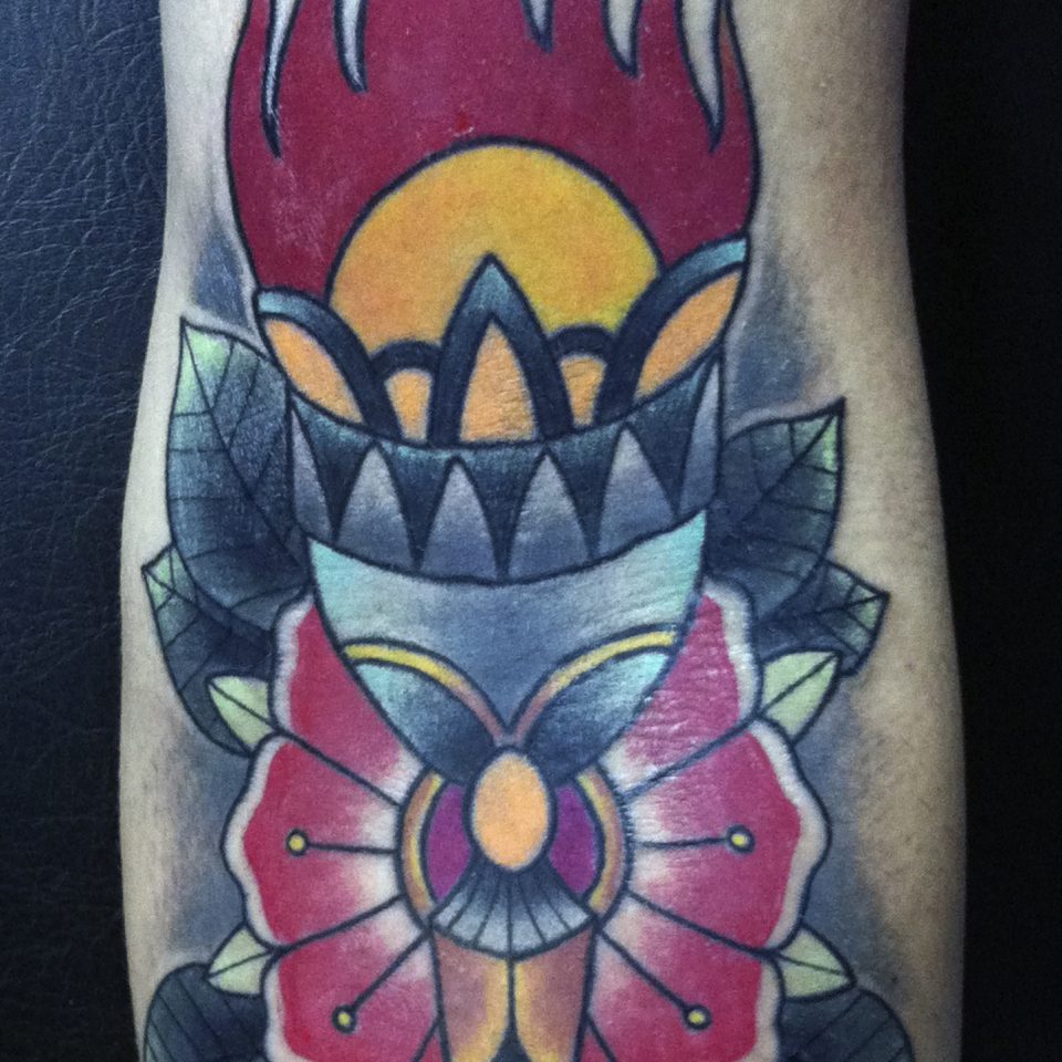 Tattoo antorcha tradicional a color