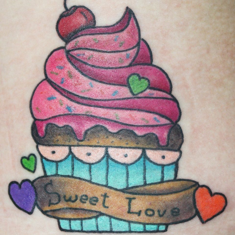 Tattoo cup cake a color