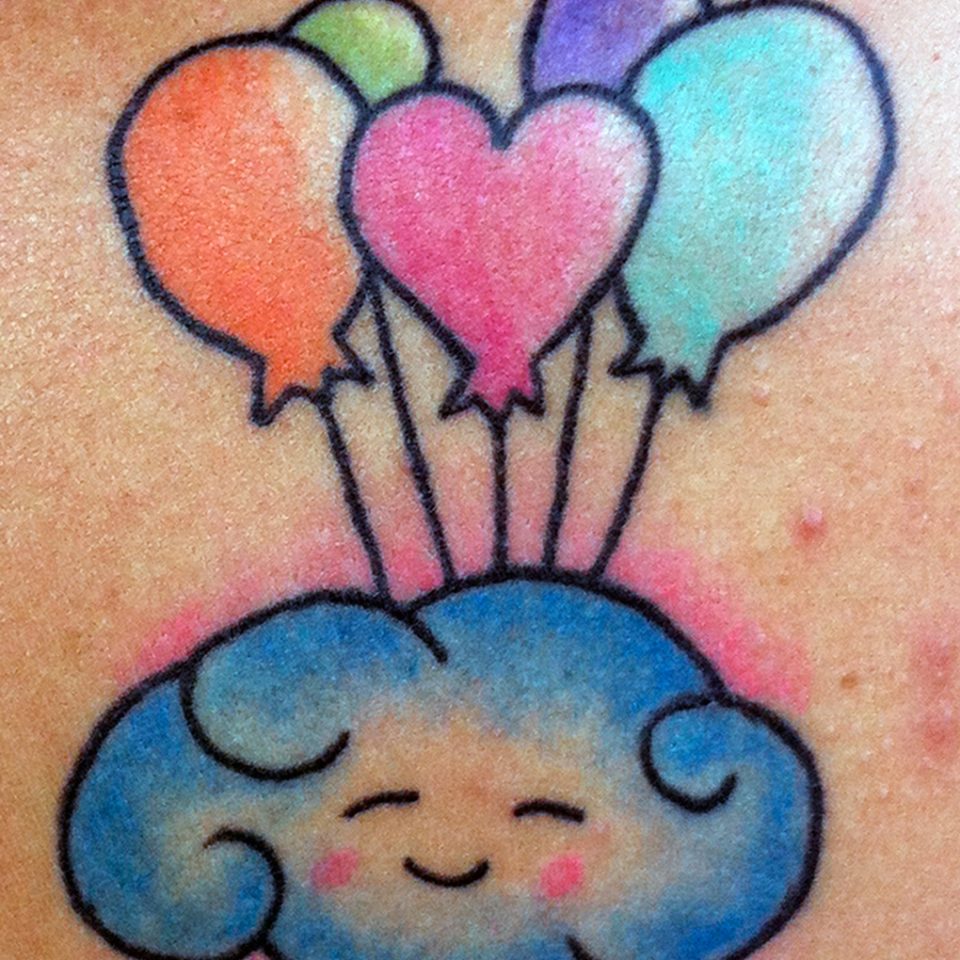 Tattoo nube globos a color