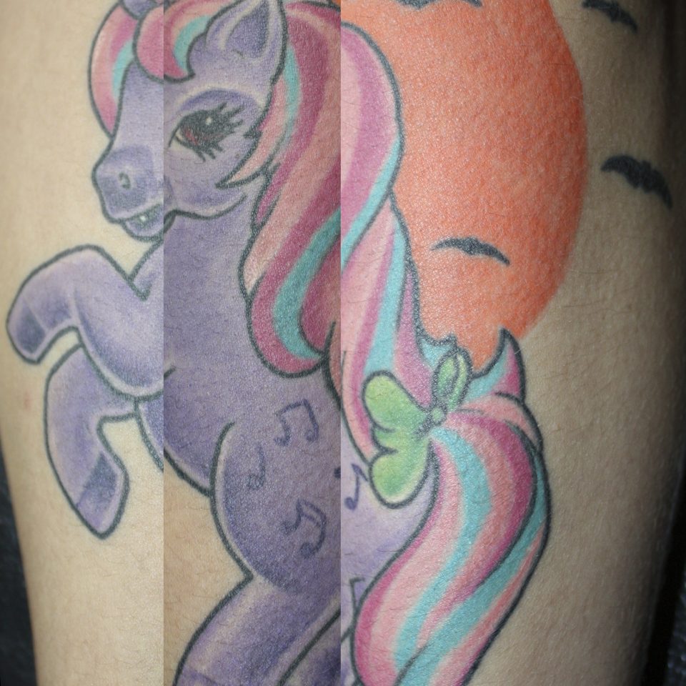 Tattoo pequeno Pony tradicional en color