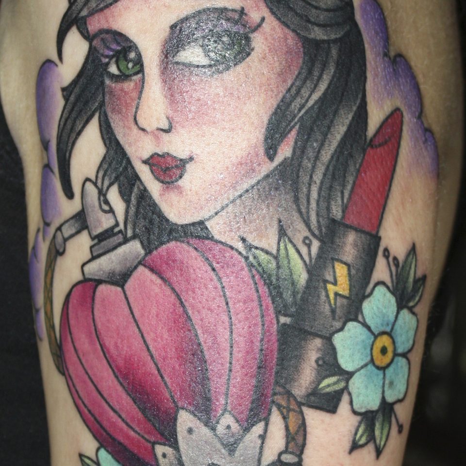 Tattoo tracional chica en color